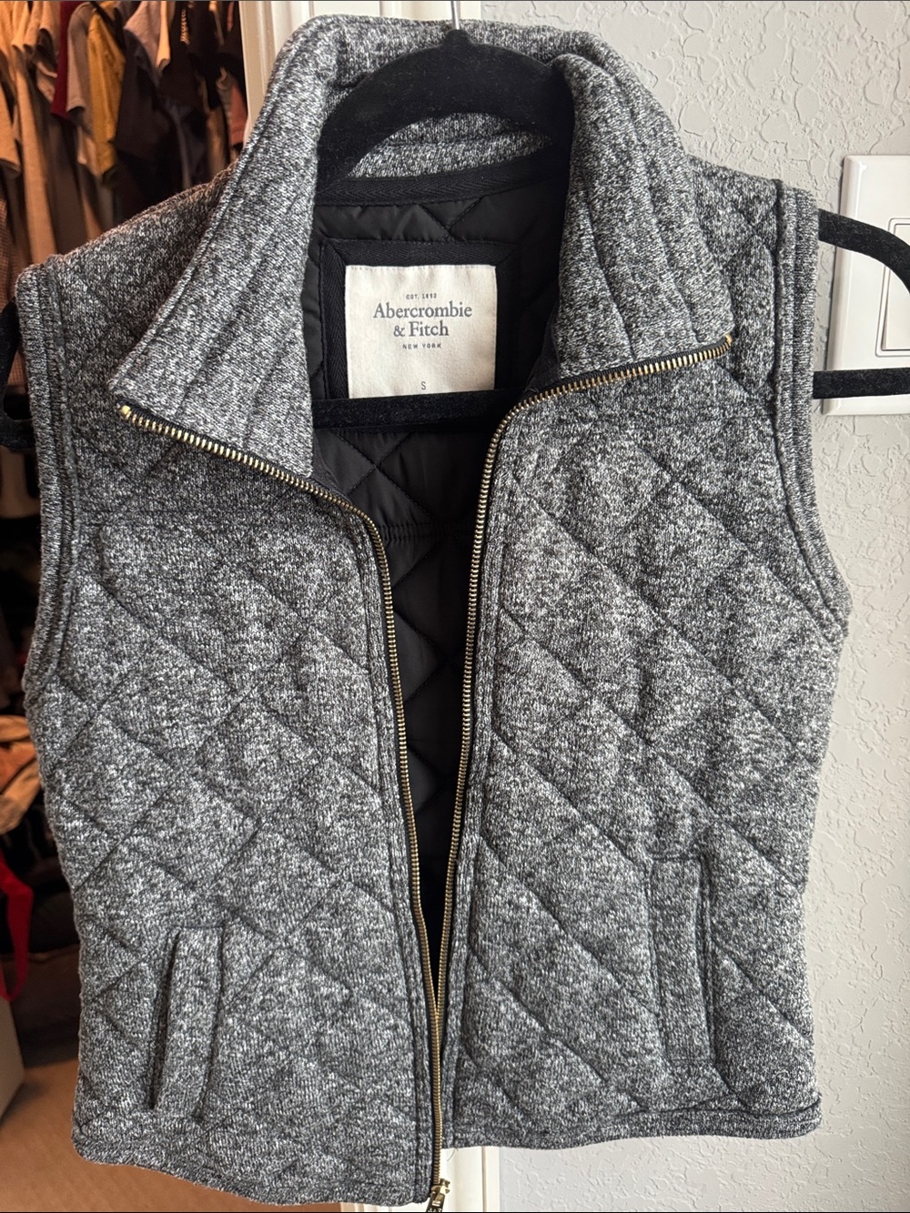 Abercrombie & Fitch Gray Quilted Zip-Up Vest with Stand Collar